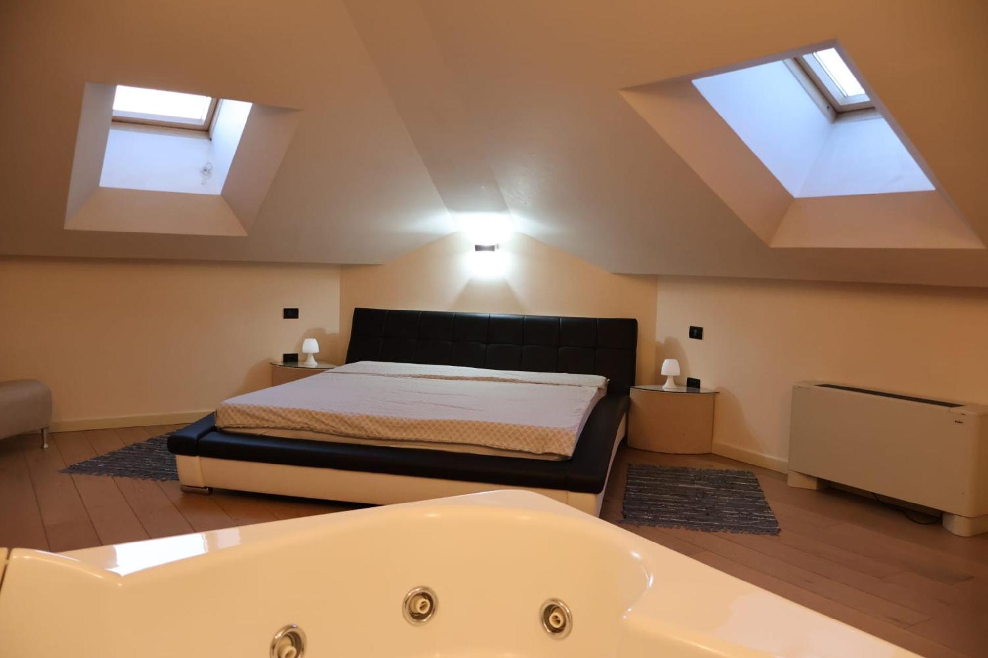 Central Terrace Escape With Jacuzzi Тимишоара Екстериор снимка